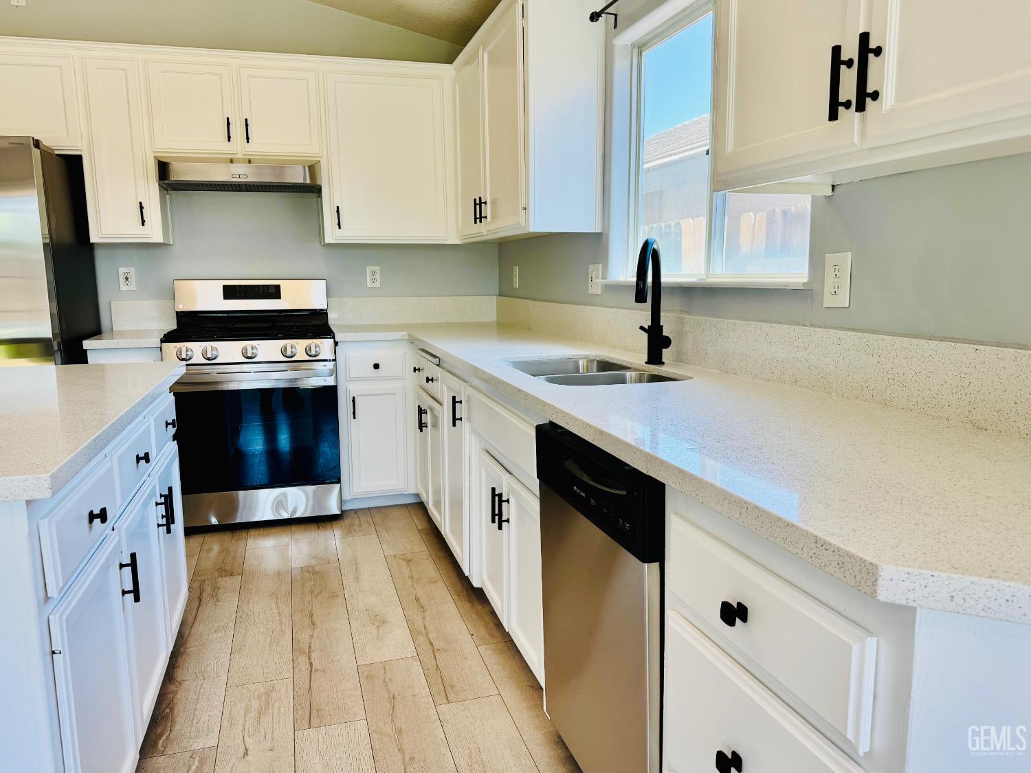 Single Family Residence in Bakersfield, photo 5 of 33