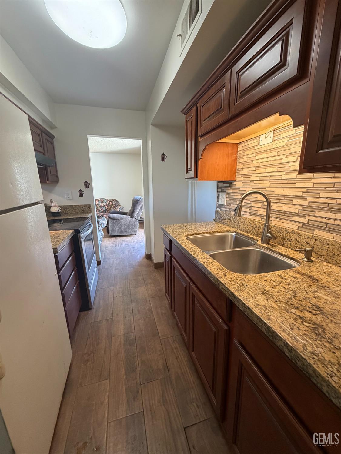 Condominium in Bakersfield, photo 5 of 19