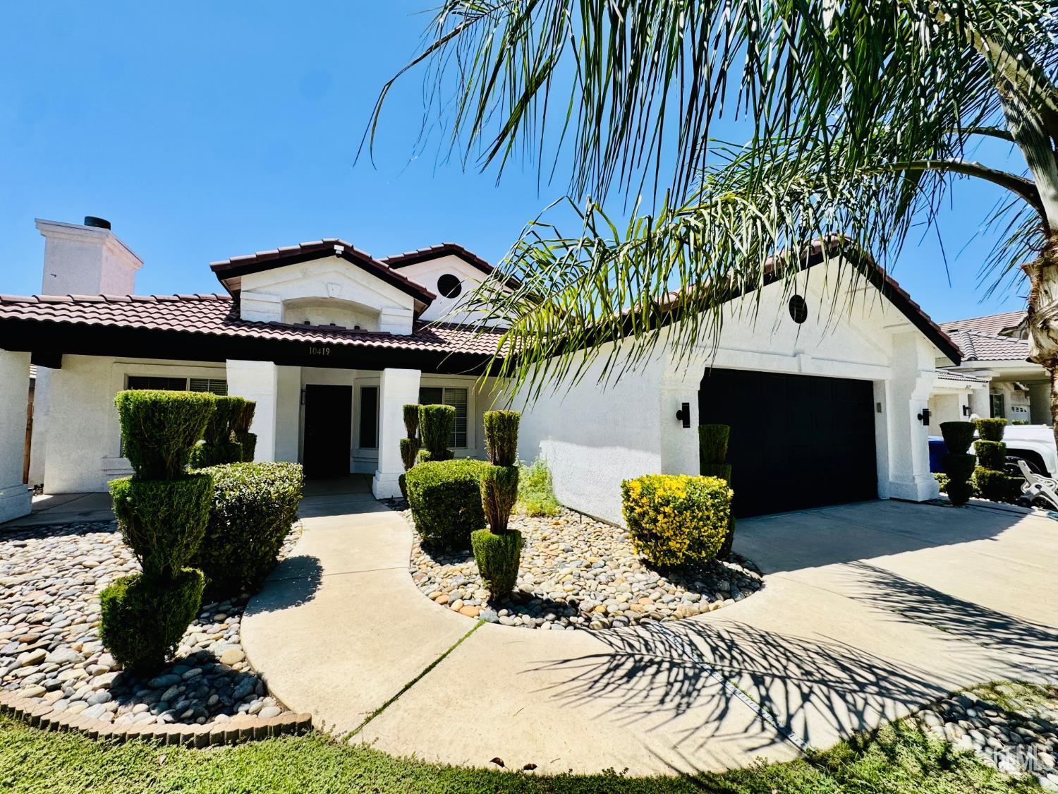 Single Family Residence in Bakersfield, photo 4 of 33