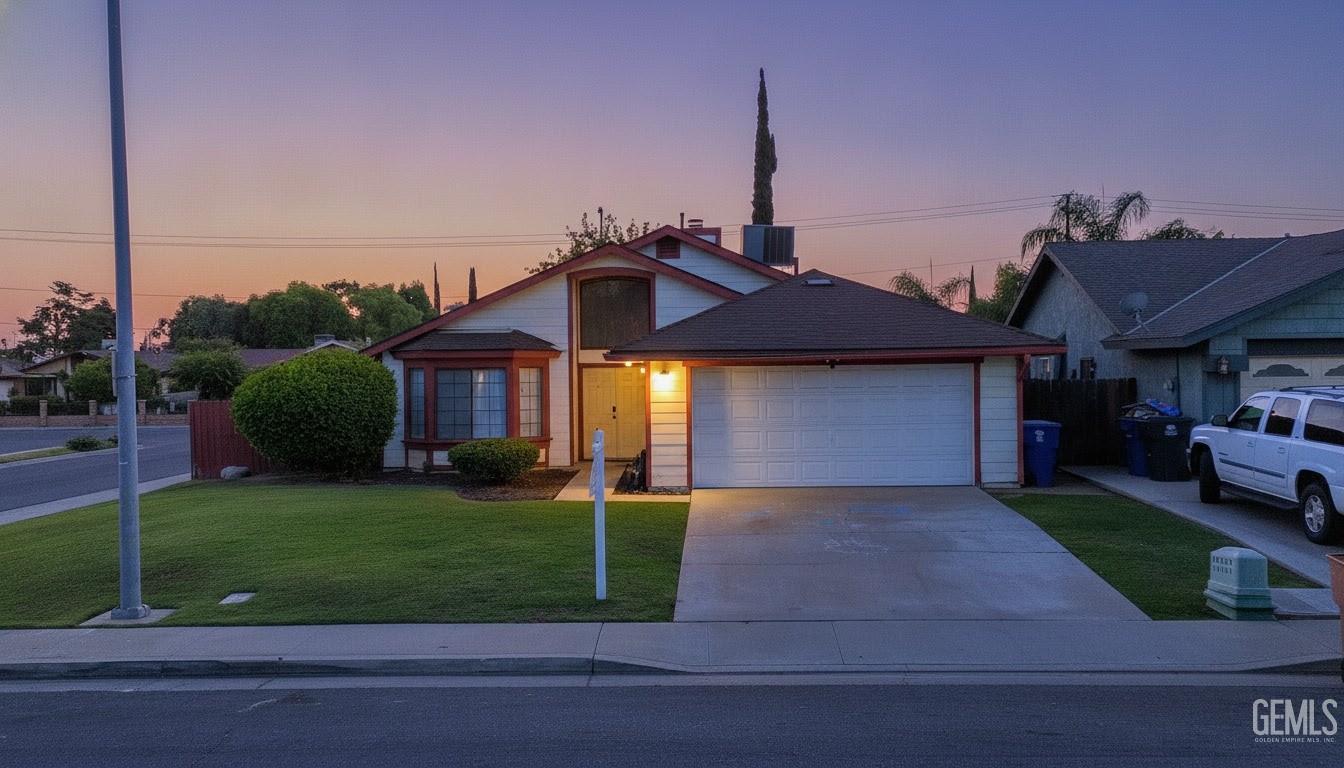 Single Family Residence in Bakersfield, photo 3 of 26