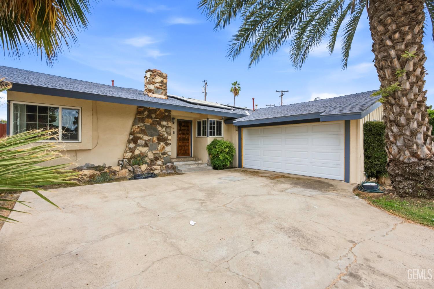 Single Family Residence in Bakersfield, photo 5 of 49