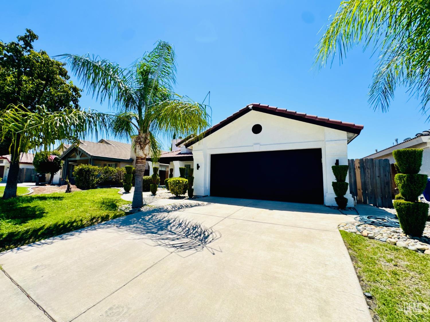 Single Family Residence in Bakersfield, photo 3 of 33