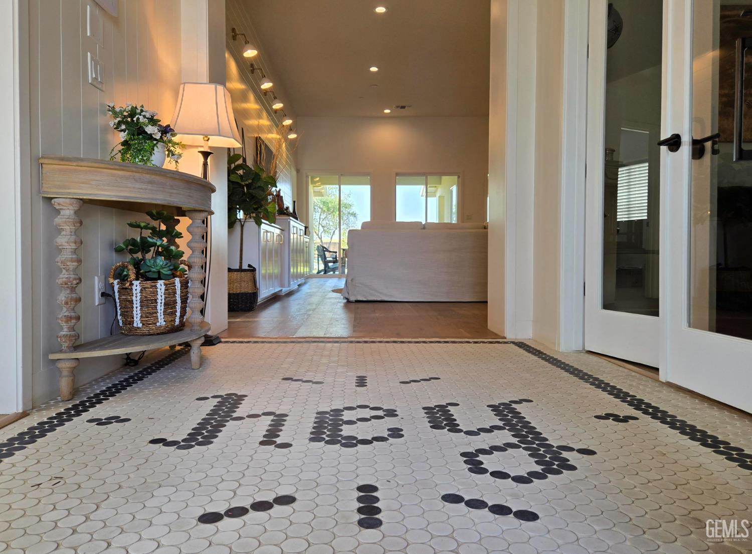 Single Family Residence in Bakersfield, photo 2 of 31