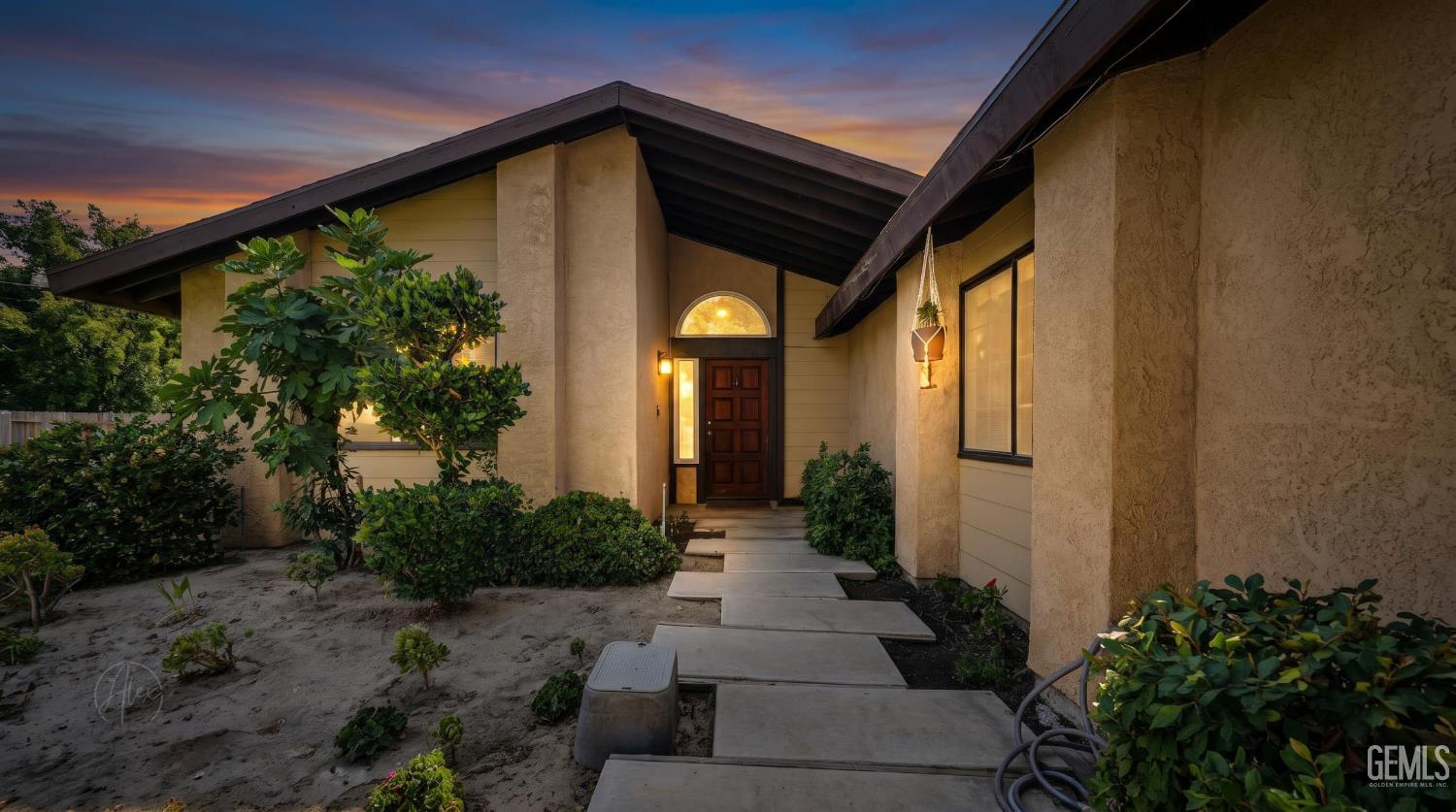 Single Family Residence in Bakersfield, photo 2 of 33