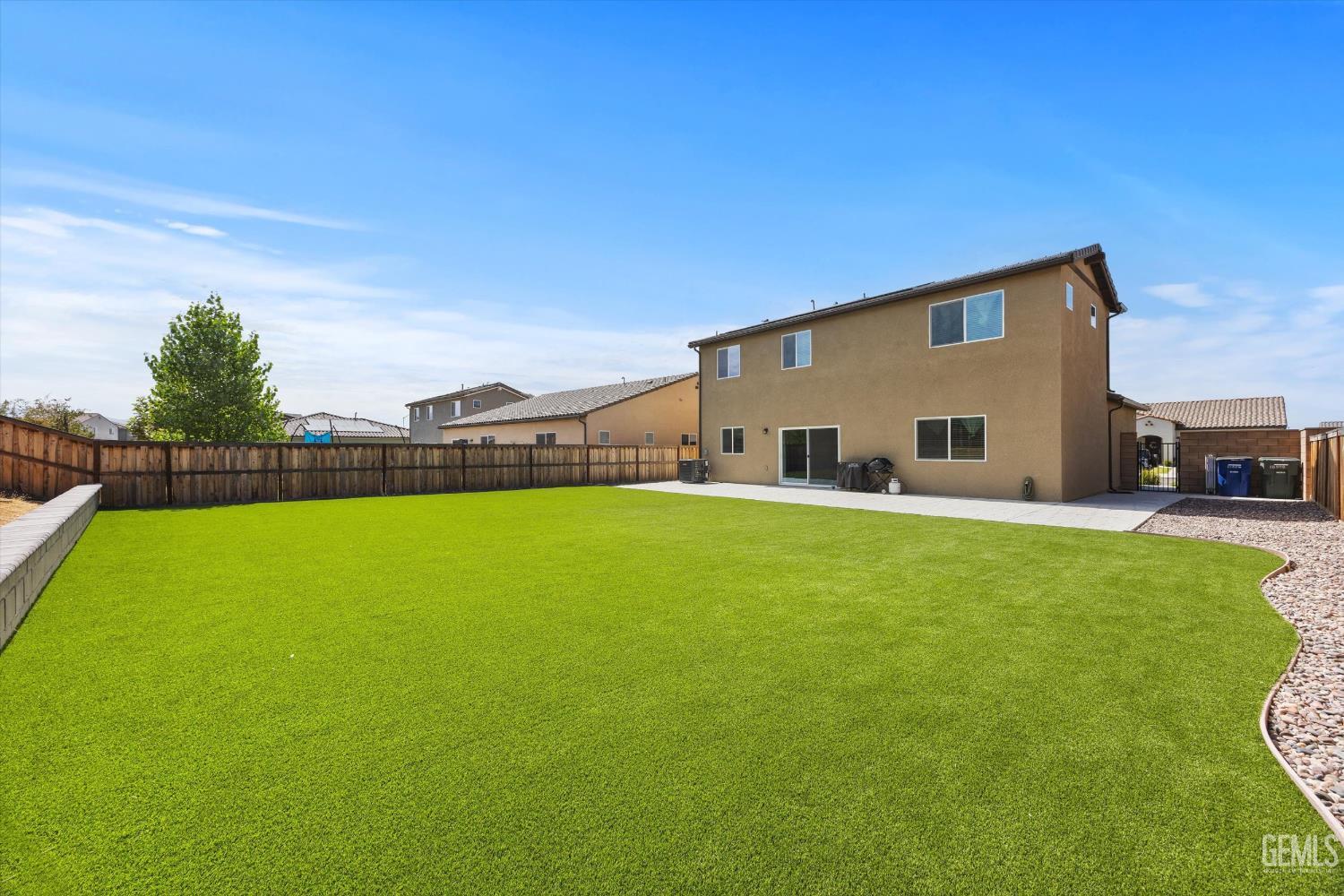 Single Family Residence in Bakersfield, photo 2 of 48