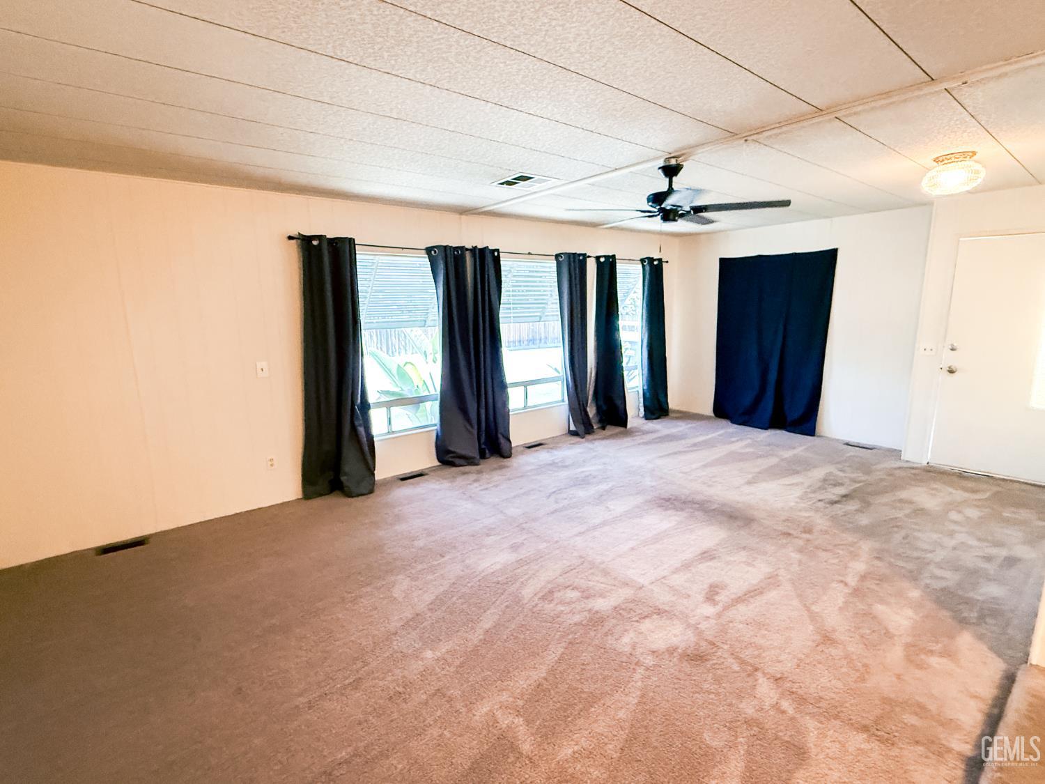 Mobile Home in Bakersfield, photo 3 of 22