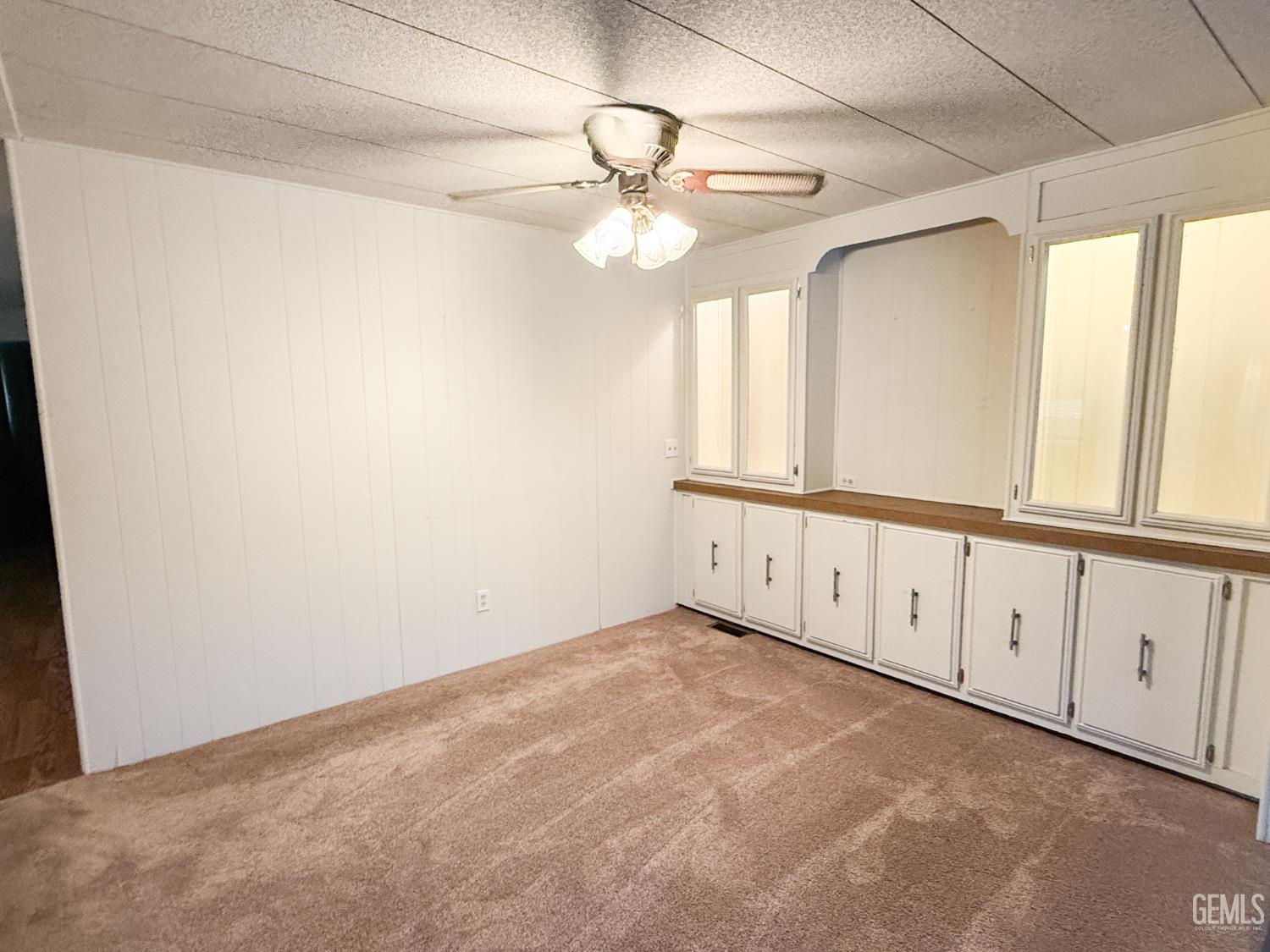 Mobile Home in Bakersfield, photo 5 of 22