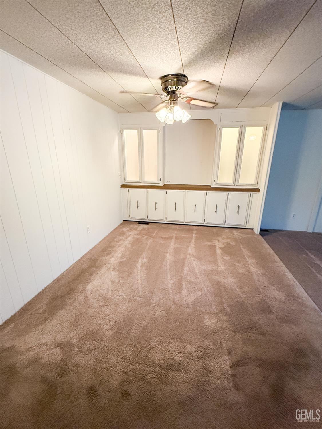 Mobile Home in Bakersfield, photo 4 of 22