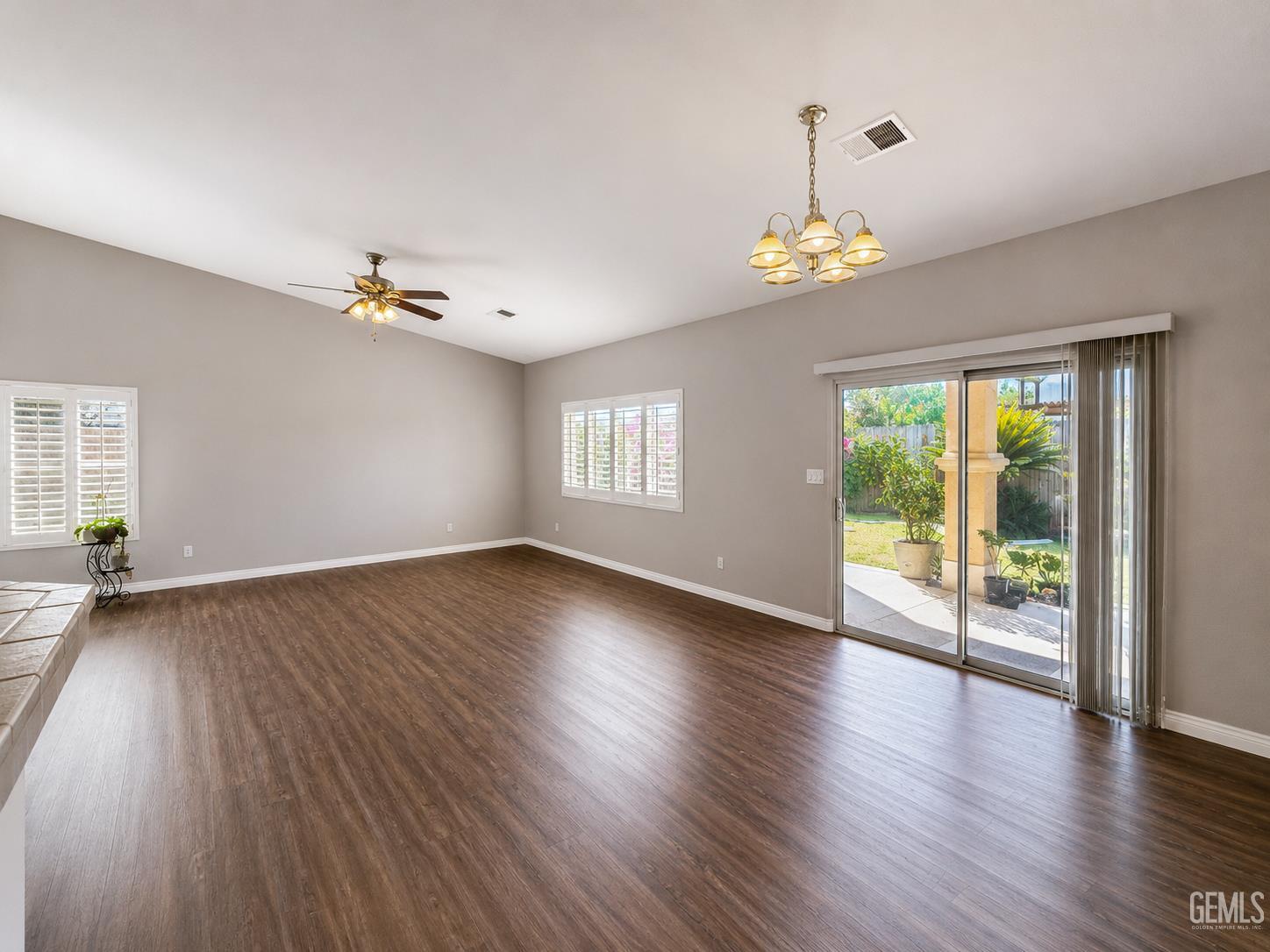 Single Family Residence in Bakersfield, photo 5 of 23
