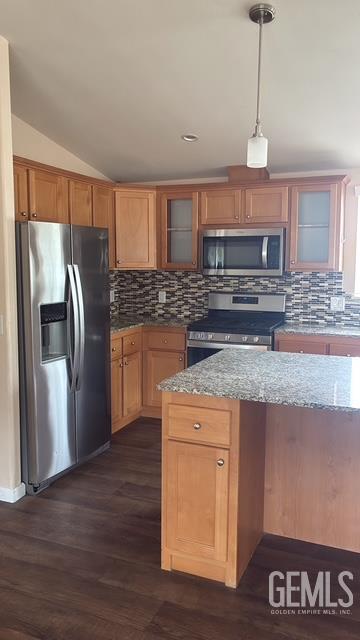 Manufactured Home in Bakersfield, photo 3 of 29