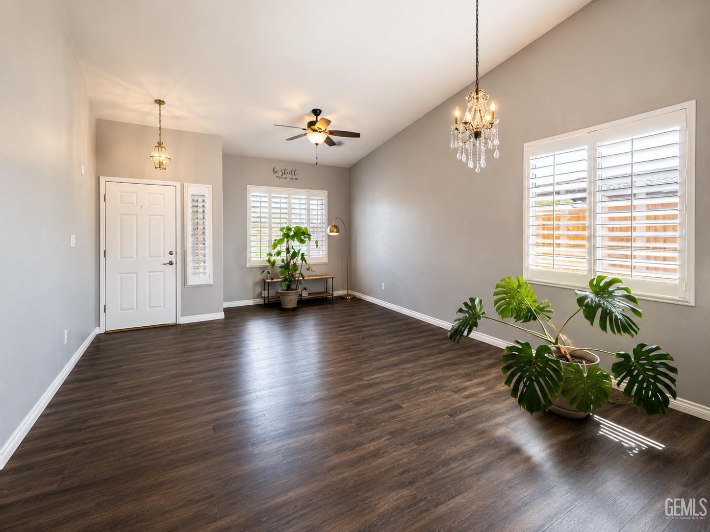 Single Family Residence in Bakersfield, photo 3 of 23