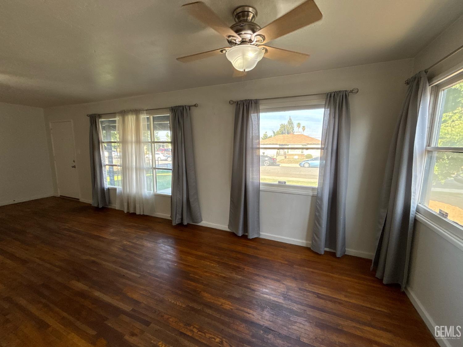 Single Family Residence in Bakersfield, photo 5 of 31