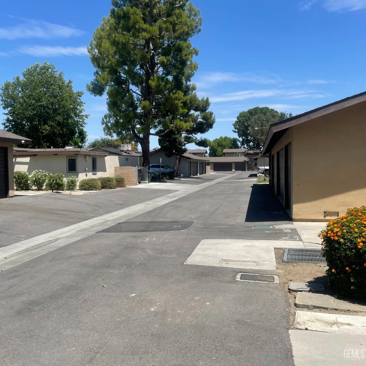 Condominium in Bakersfield, photo 2 of 27