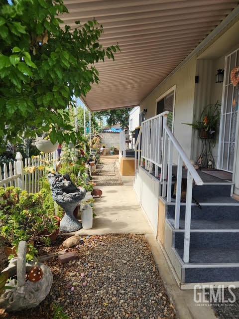 Manufactured Home in Bakersfield, photo 3 of 14