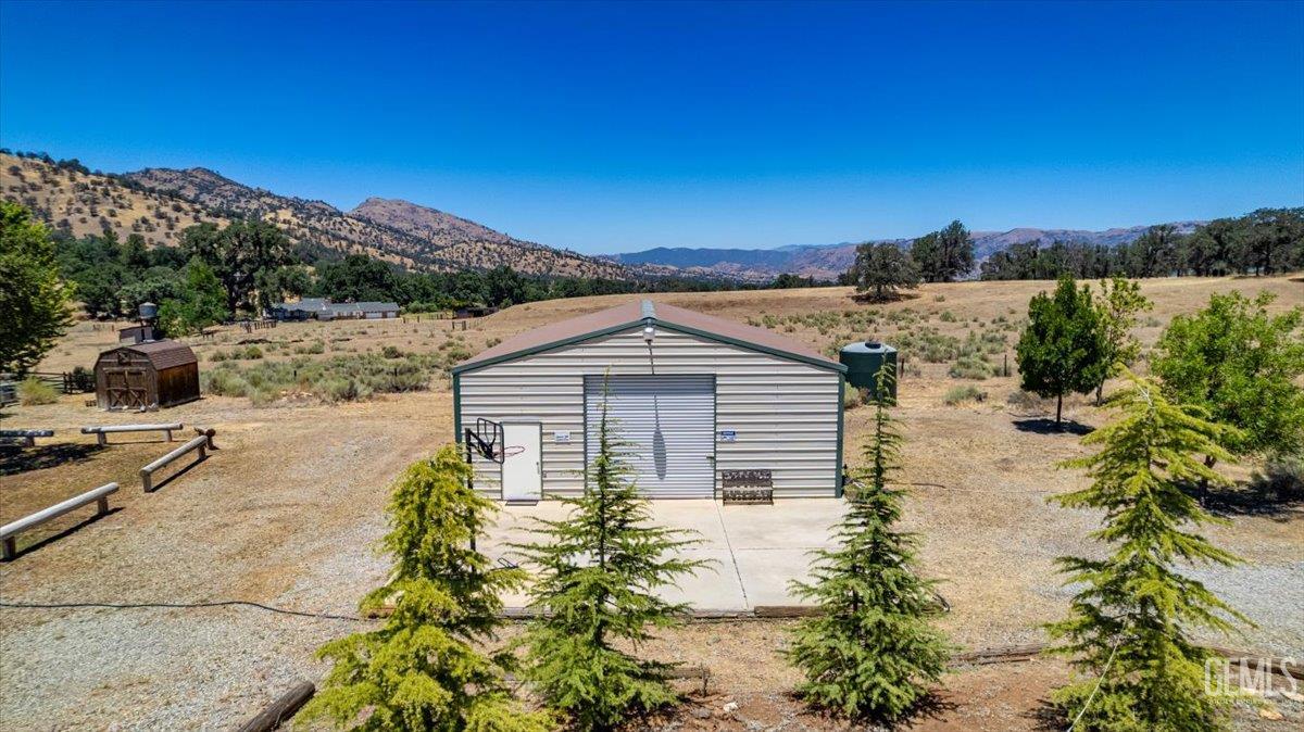 Manufactured Home in Tehachapi, photo 4 of 43