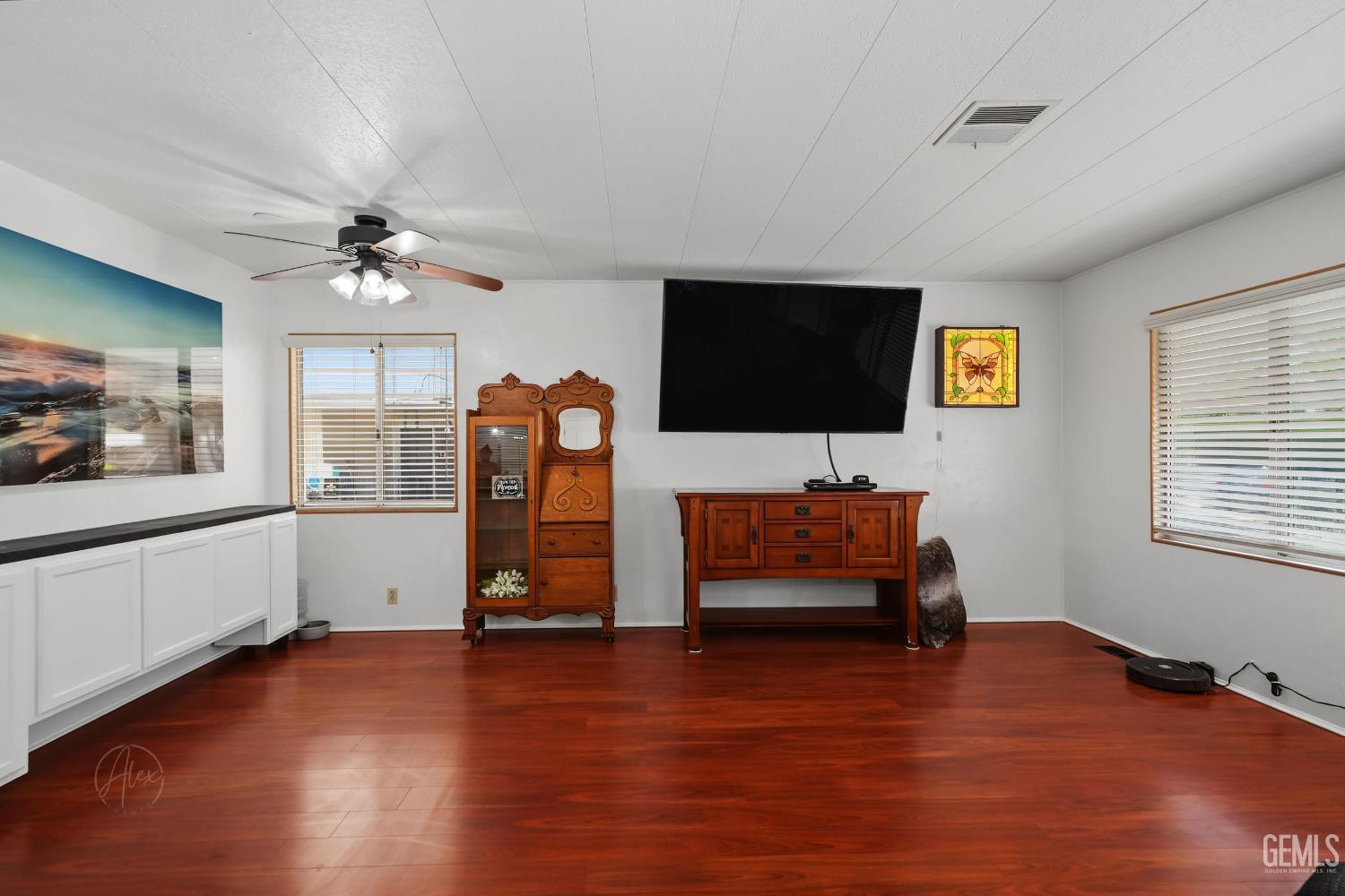 Mobile Home in Bakersfield, photo 5 of 27