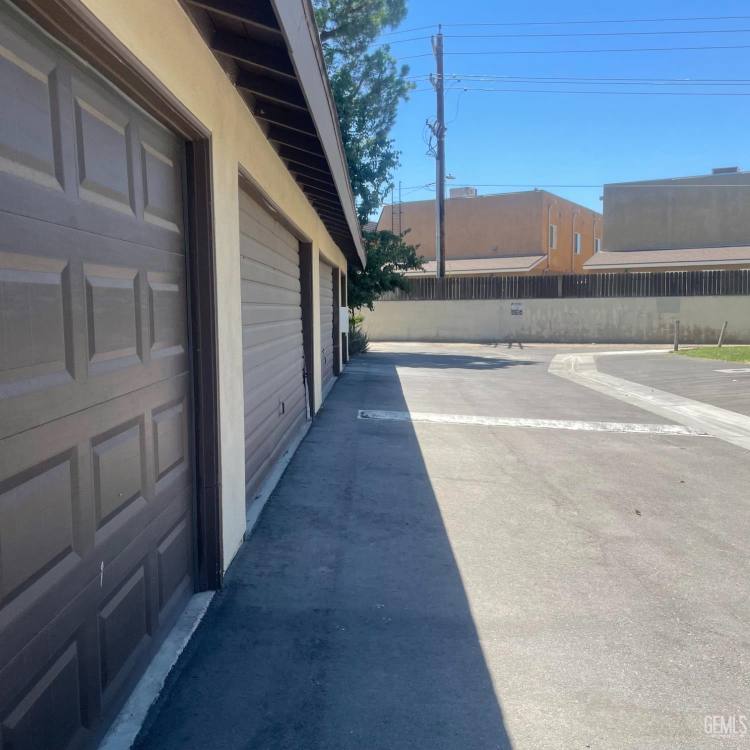 Condominium in Bakersfield, photo 4 of 27