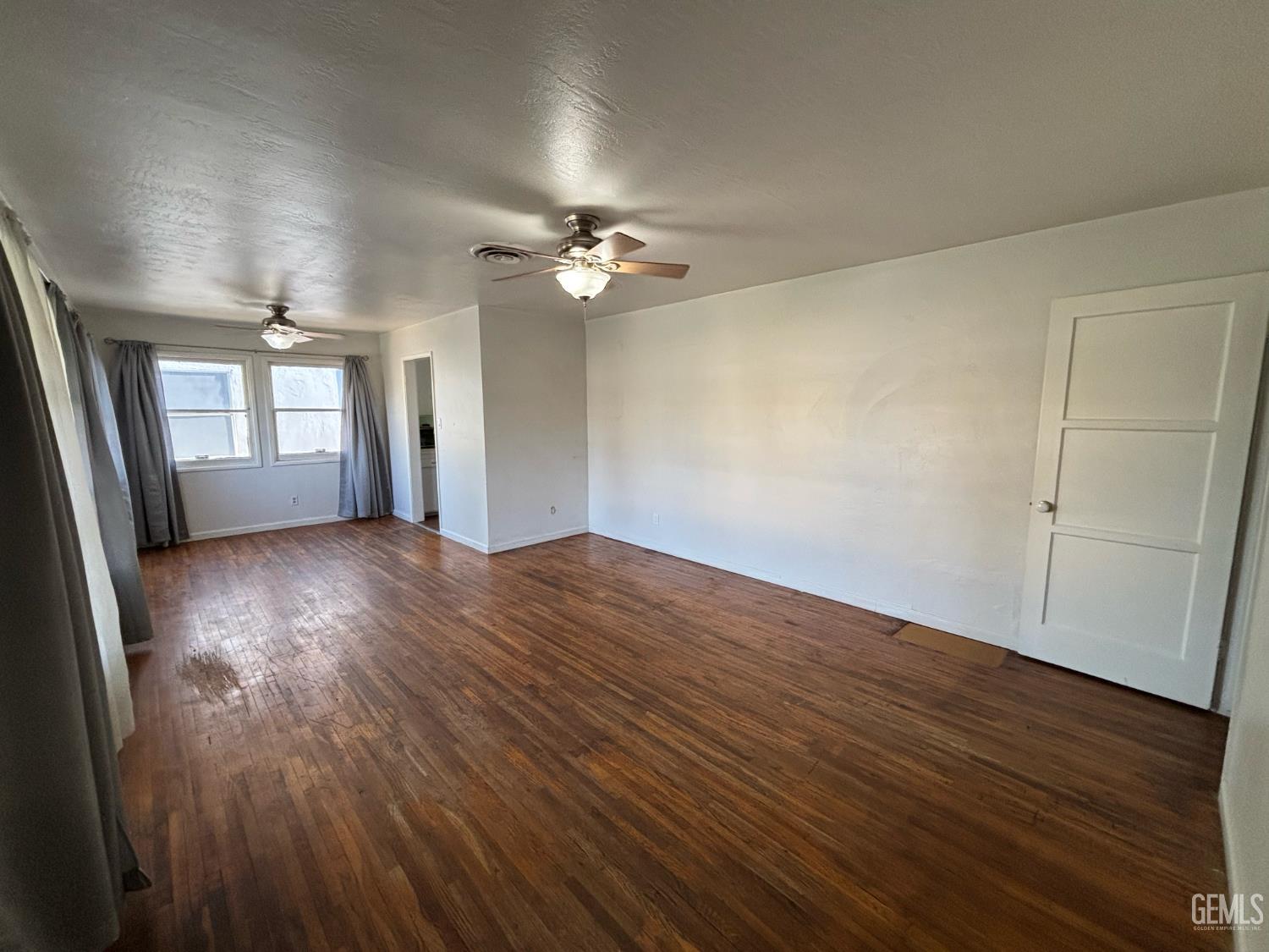Single Family Residence in Bakersfield, photo 3 of 31