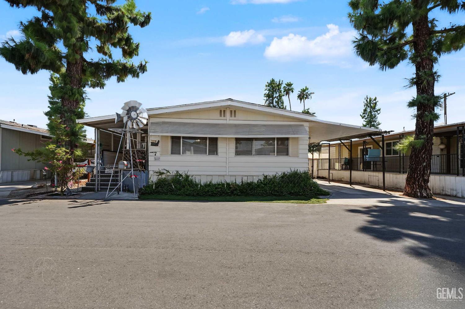 Mobile Home in Bakersfield, photo 2 of 27
