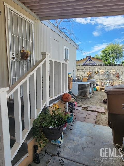 Manufactured Home in Bakersfield, photo 4 of 14