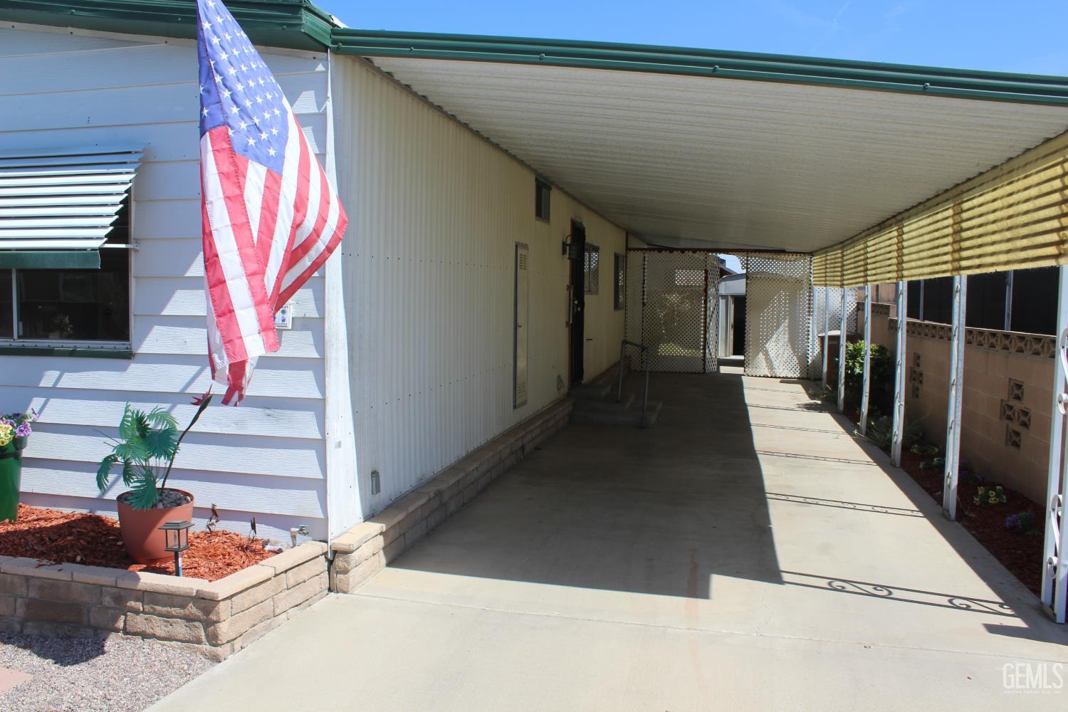 Mobile Home in Bakersfield, photo 5 of 25