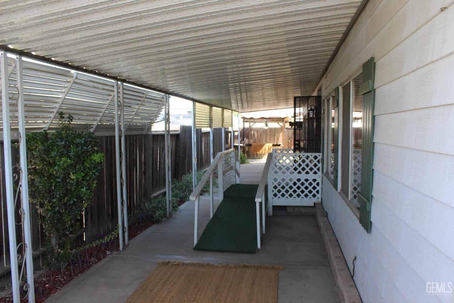 Mobile Home in Bakersfield, photo 3 of 25