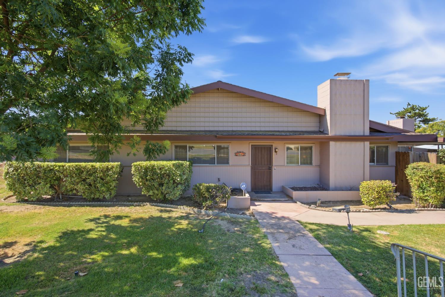 Condominium in Bakersfield, photo 2 of 30