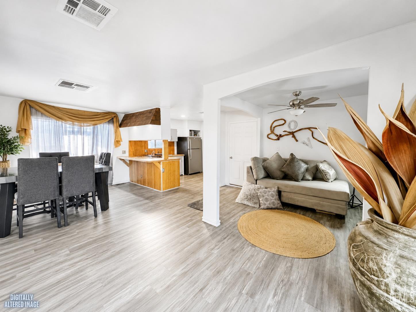 Mobile Home in Bakersfield, photo 3 of 26