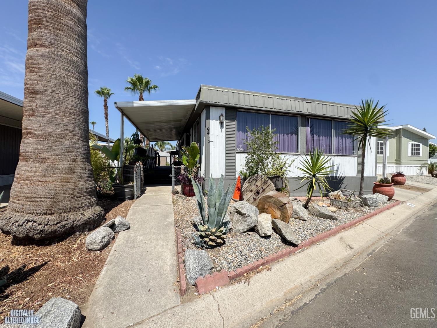 Mobile Home in Bakersfield, photo 2 of 26