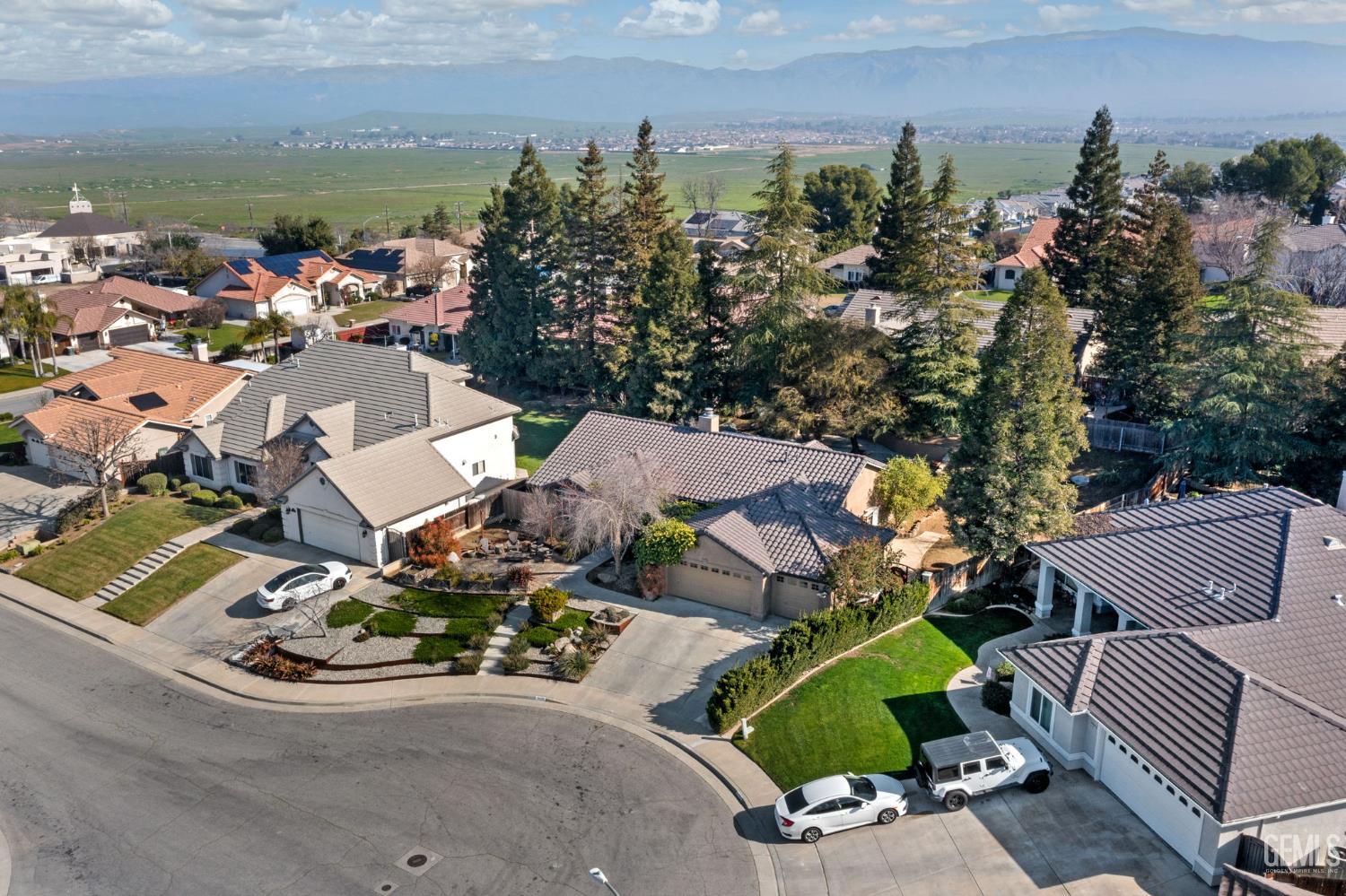 Single Family Residence in Bakersfield, photo 5 of 64