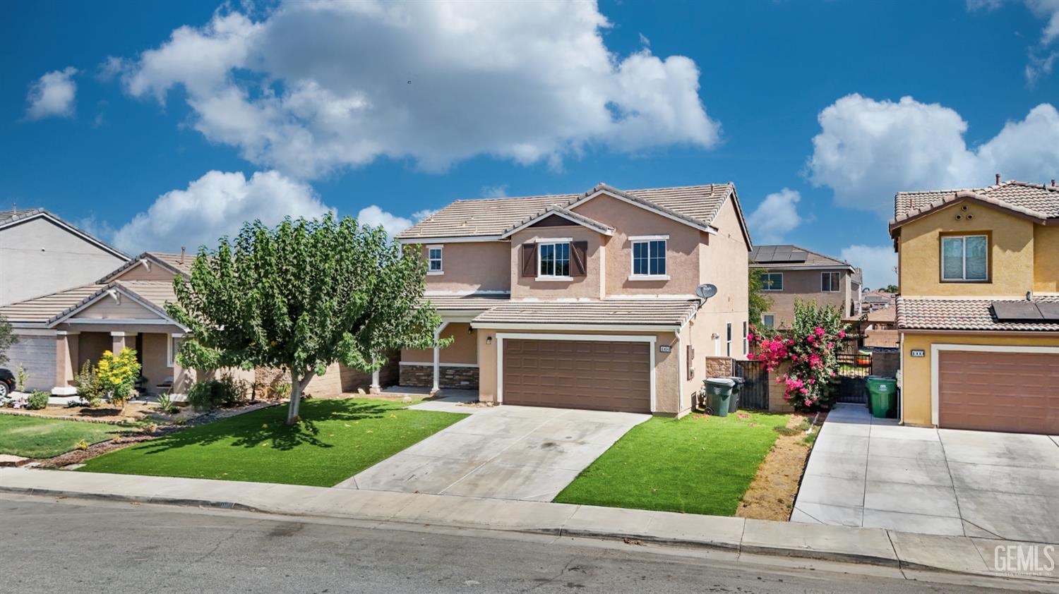 1004 Los Cantos Avenue