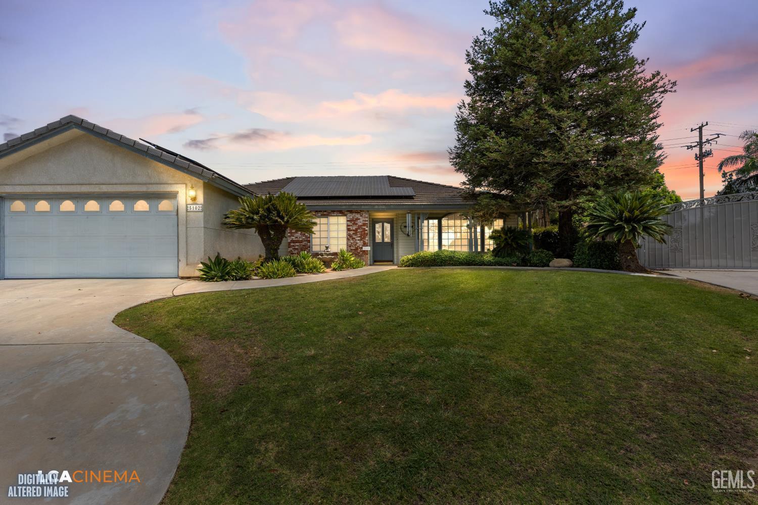 Single Family Residence in Bakersfield, photo 2 of 41