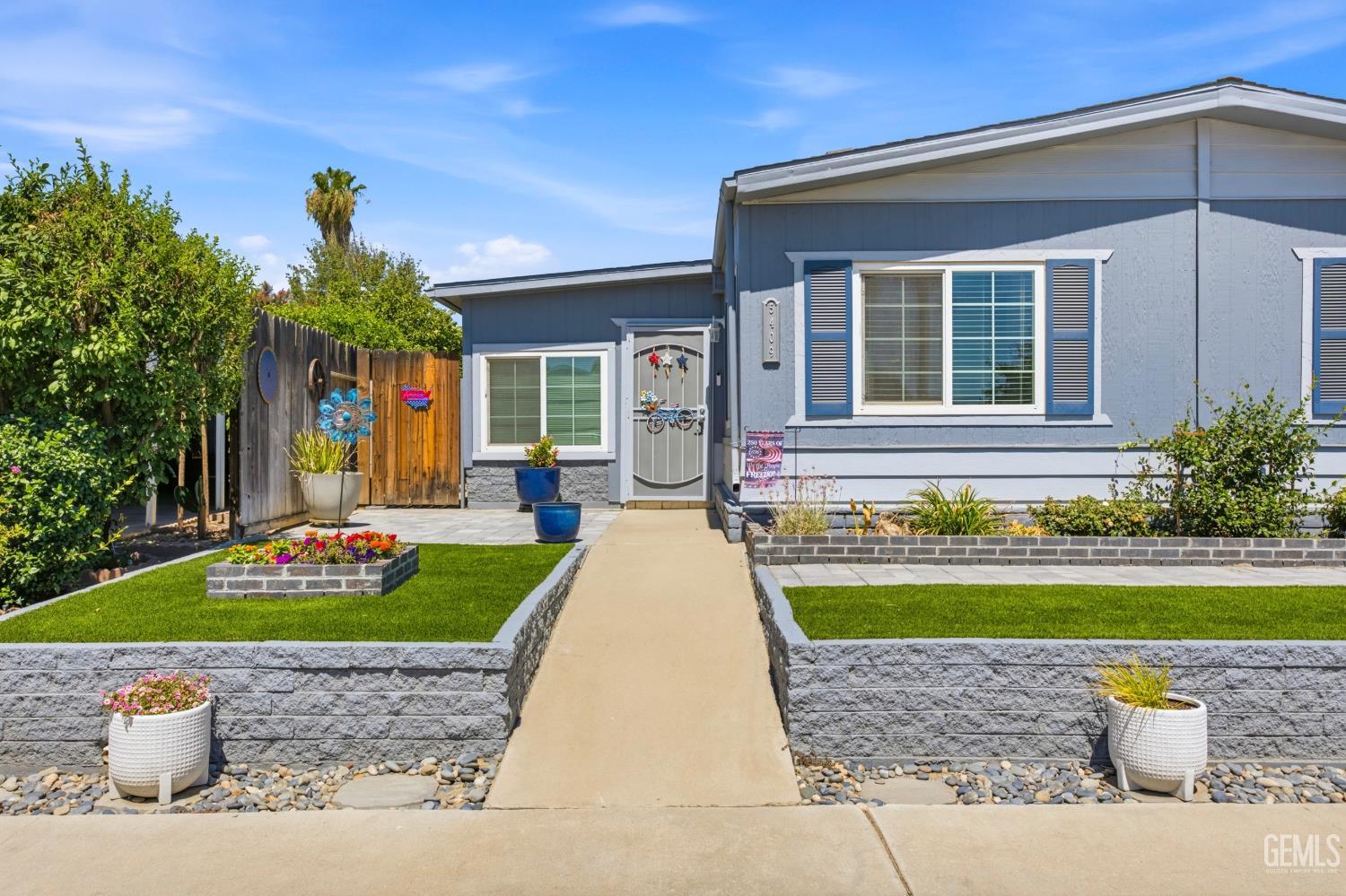 Manufactured Home in Bakersfield, photo 5 of 57
