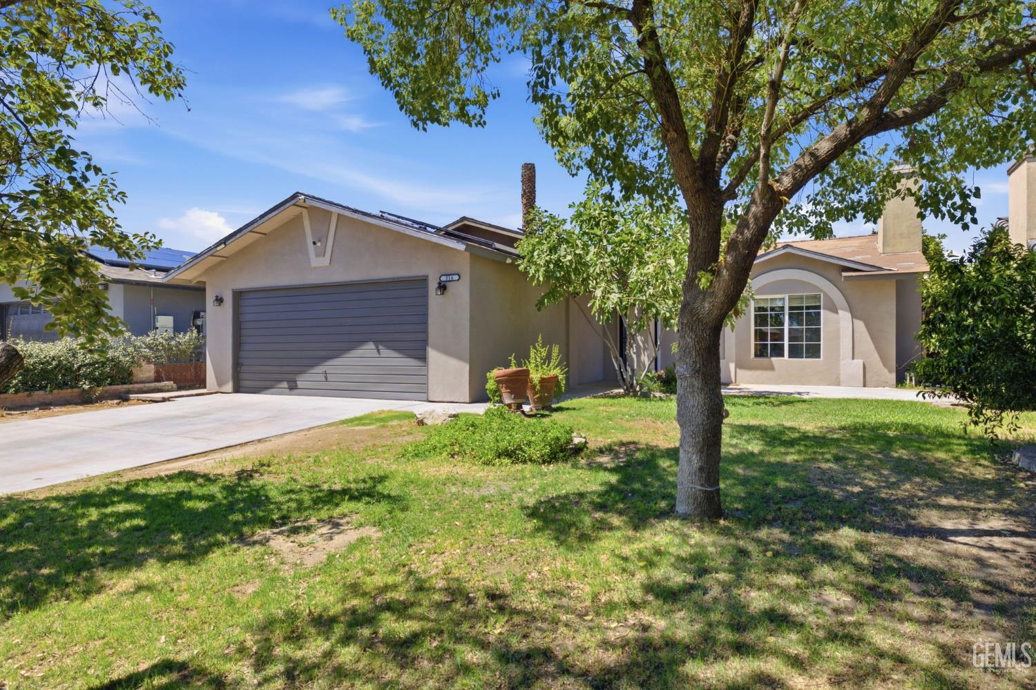 Single Family Residence in Bakersfield