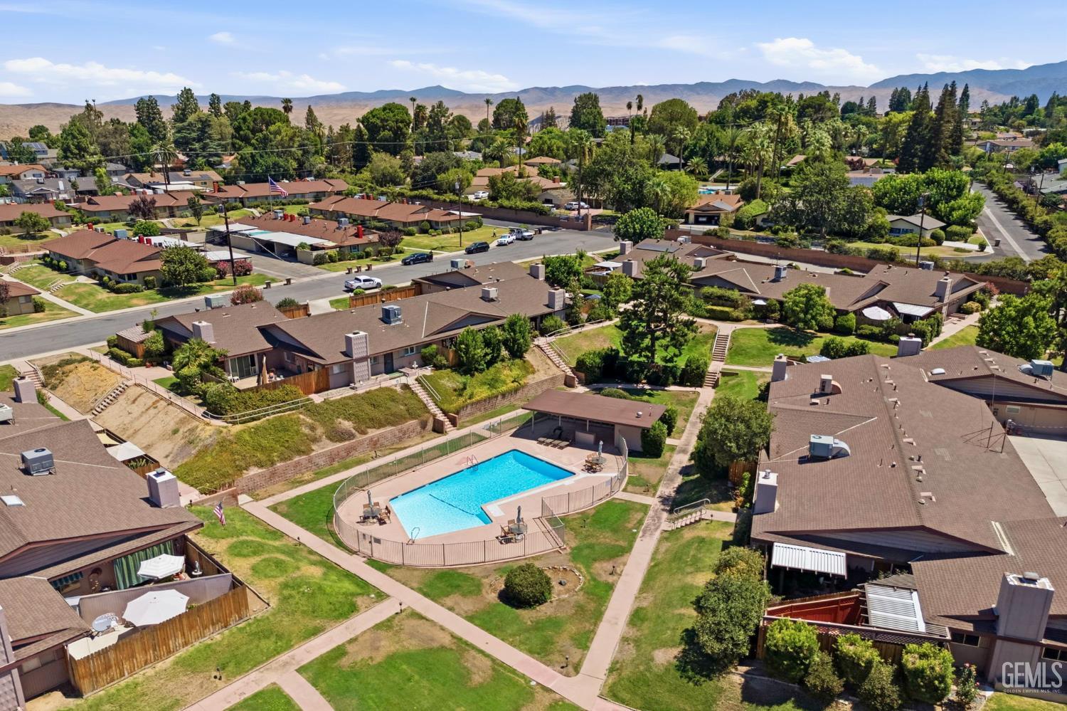 Condominium in Bakersfield, photo 4 of 30