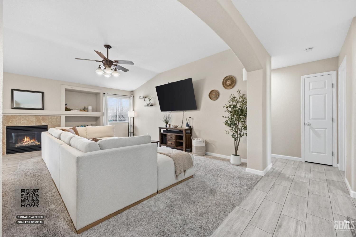 Single Family Residence in Bakersfield, photo 5 of 36