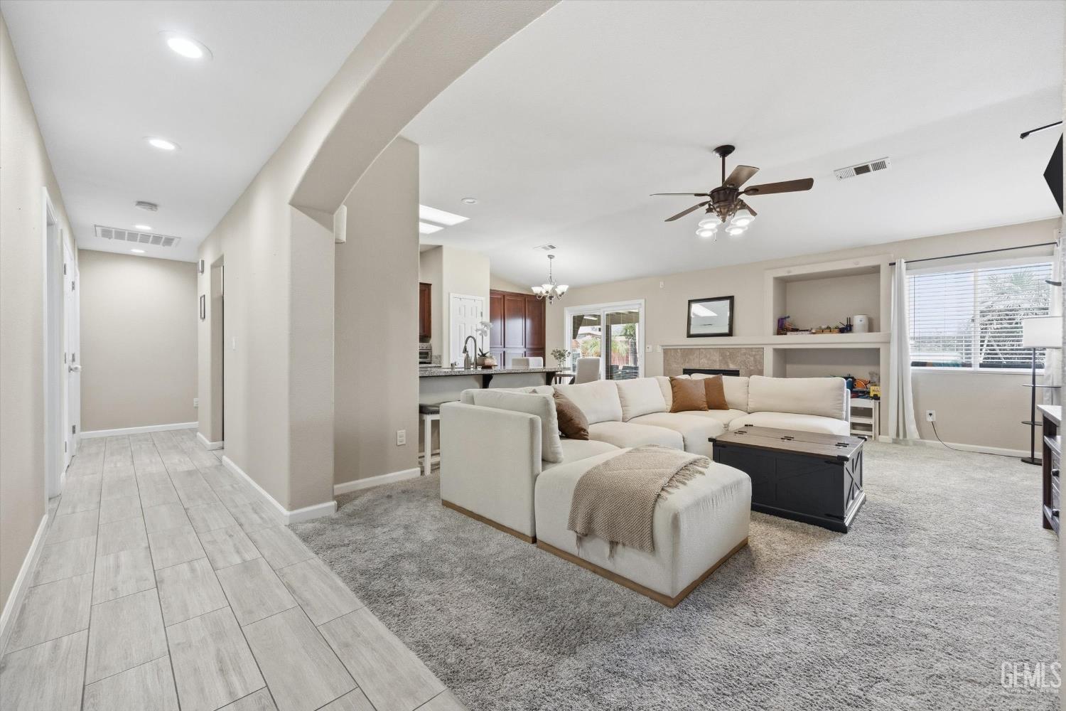 Single Family Residence in Bakersfield, photo 4 of 36