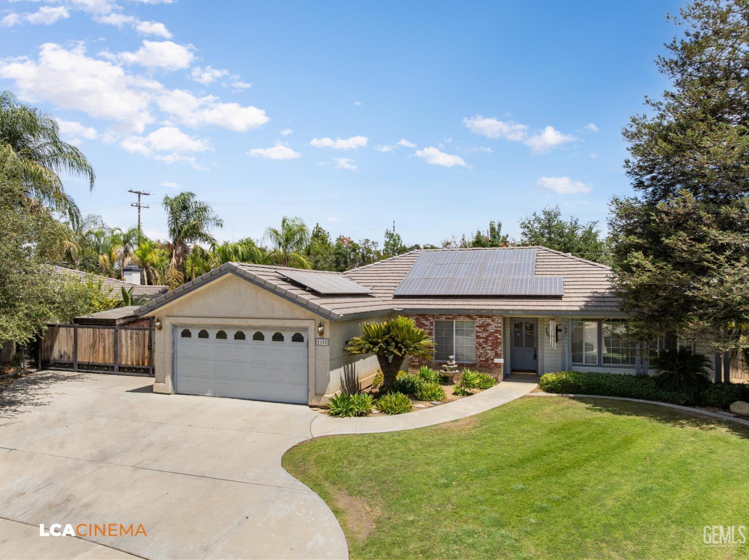 Single Family Residence in Bakersfield, photo 5 of 41