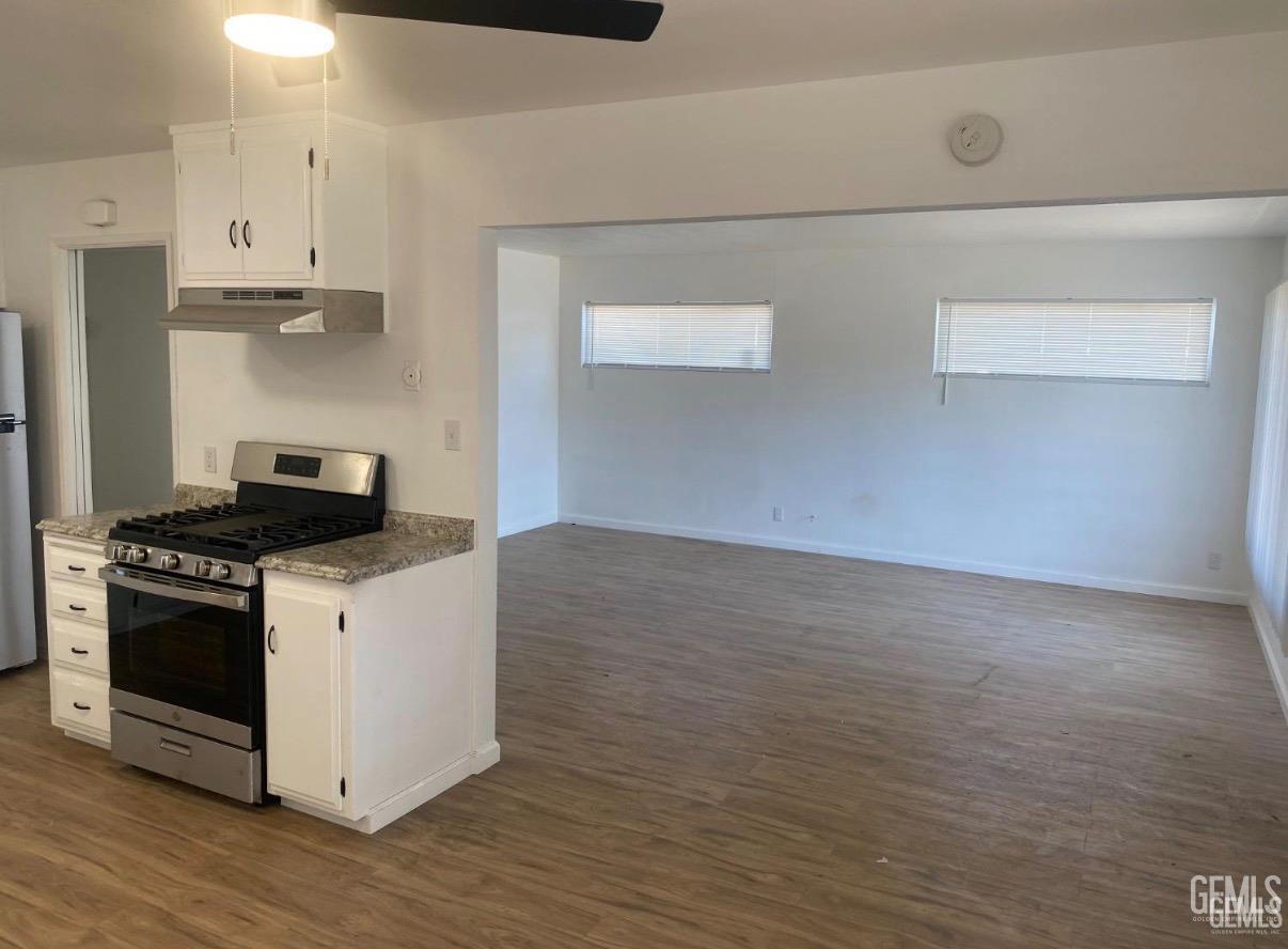 Single Family Residence in Bakersfield, photo 3 of 8