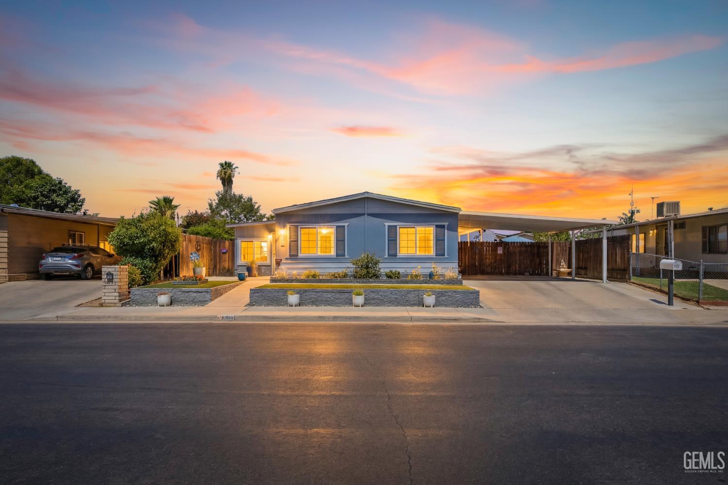 Manufactured Home in Bakersfield, photo 2 of 57