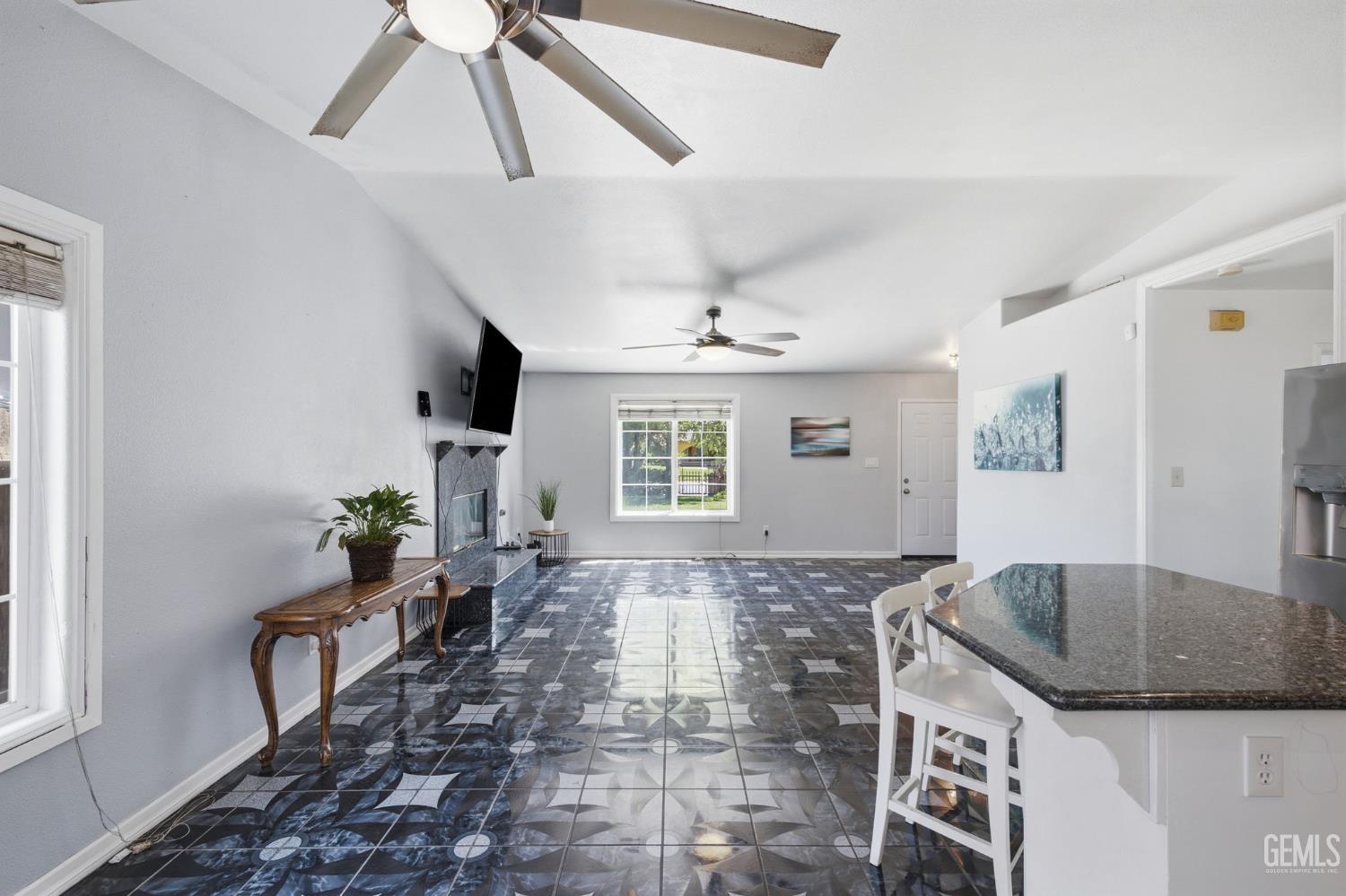 Single Family Residence in Bakersfield, photo 5 of 27