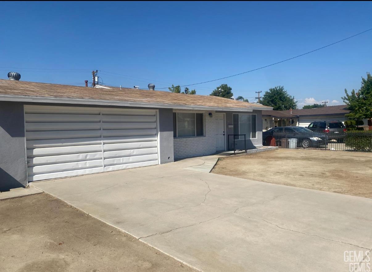 Single Family Residence in Bakersfield