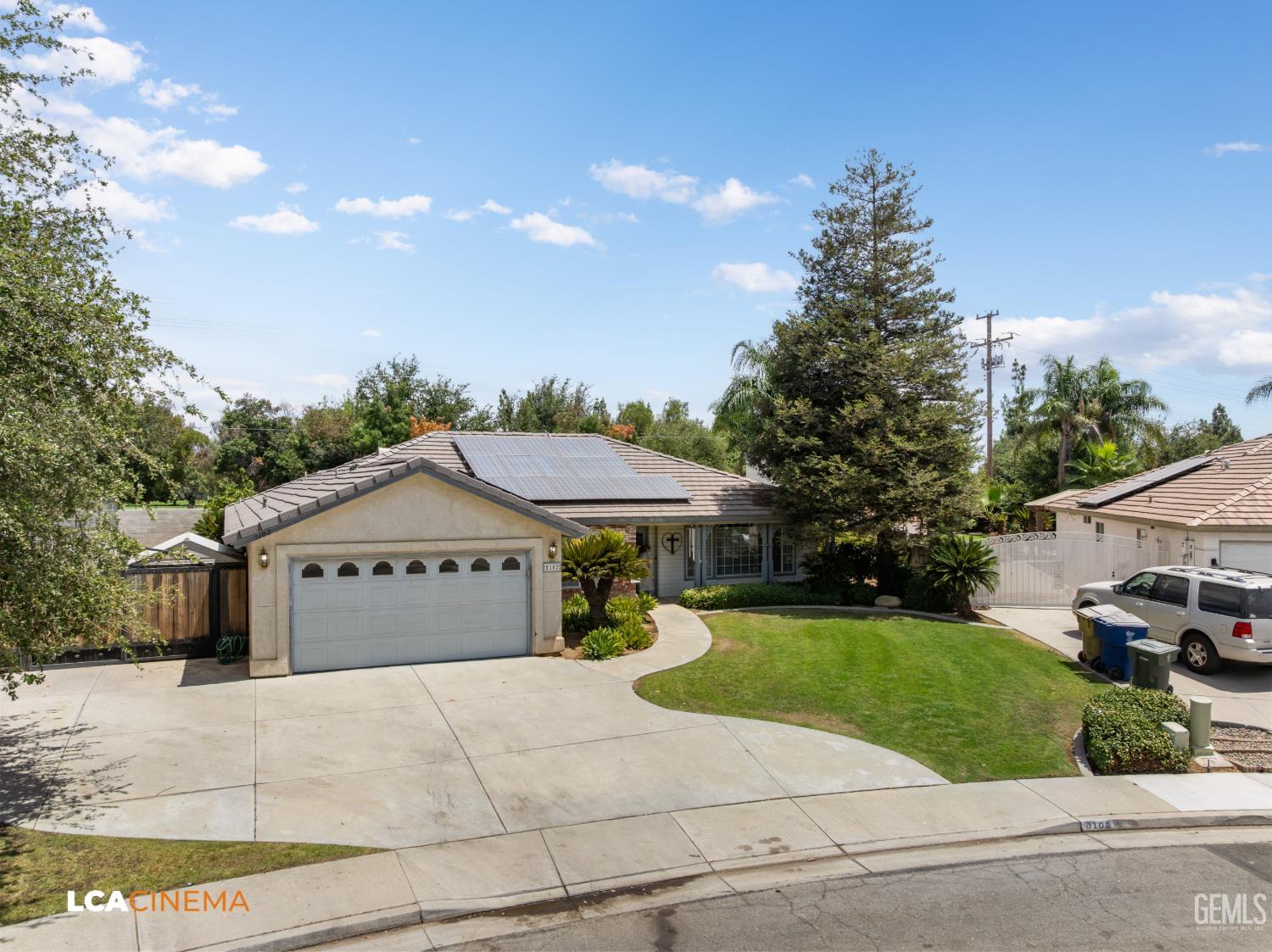 Single Family Residence in Bakersfield, photo 3 of 41
