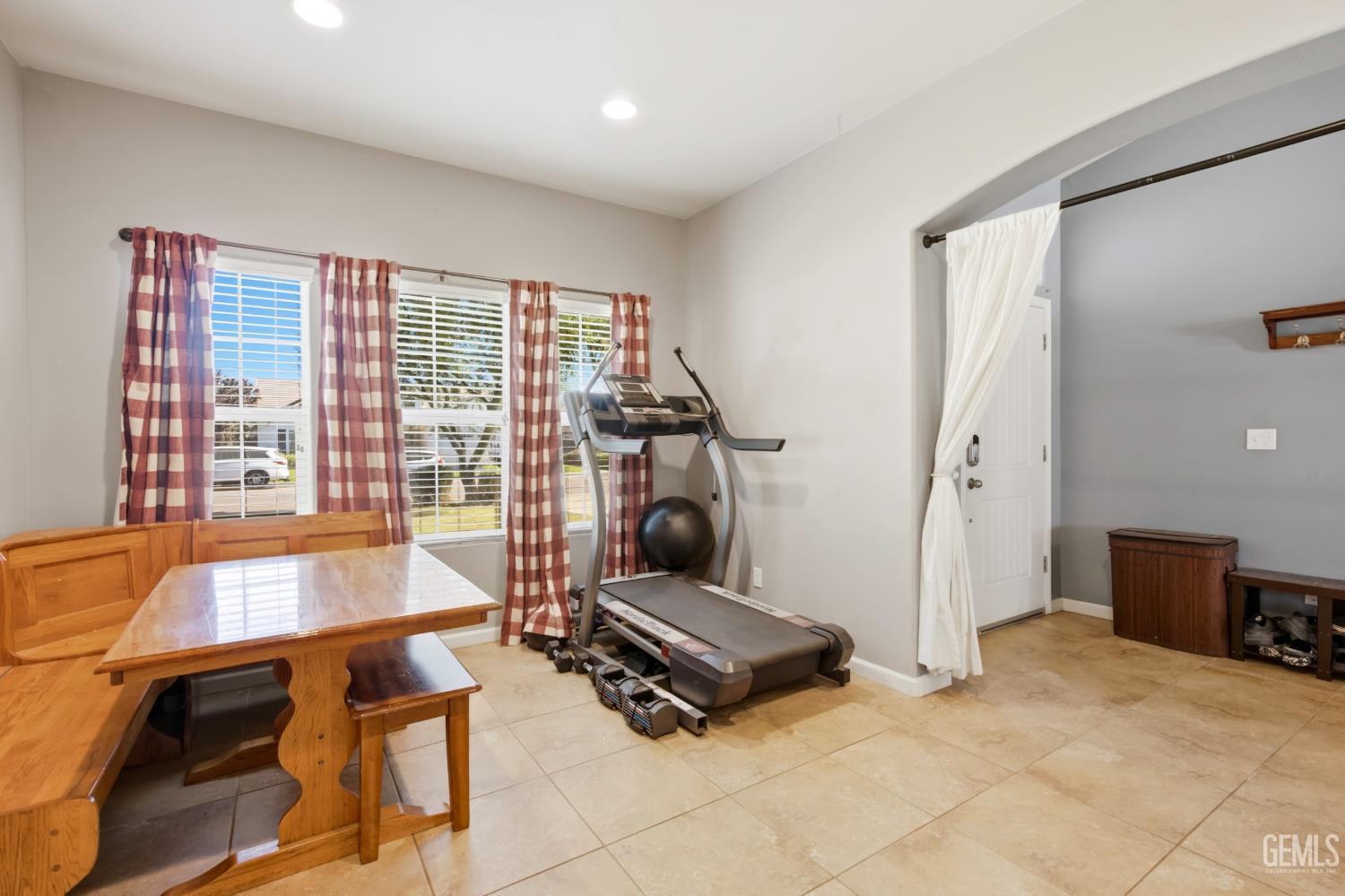 10112 Cranberry Isle Drive, Bakersfield, CA 93314 — photo 9