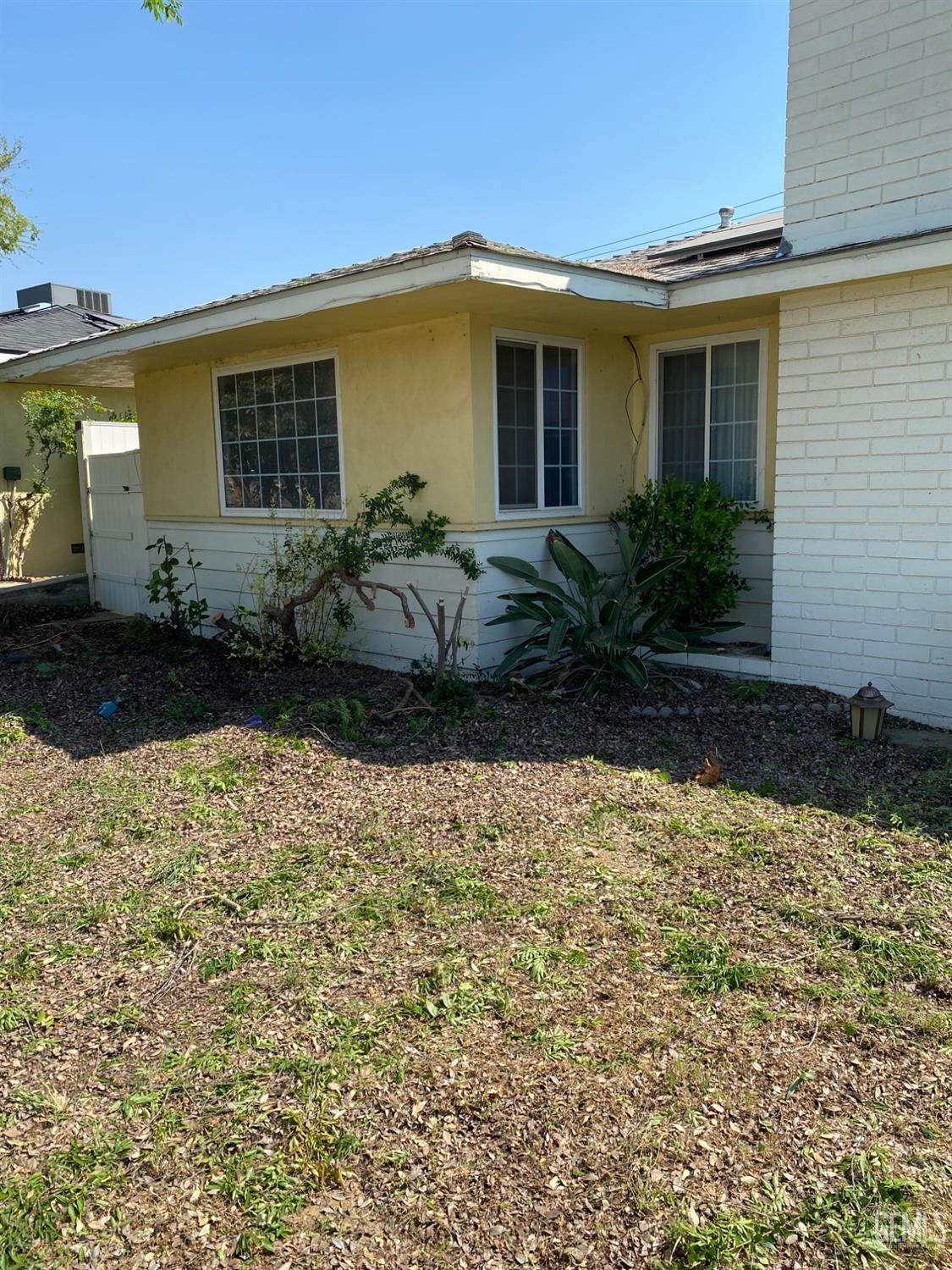 Single Family Residence in Bakersfield, photo 2 of 6
