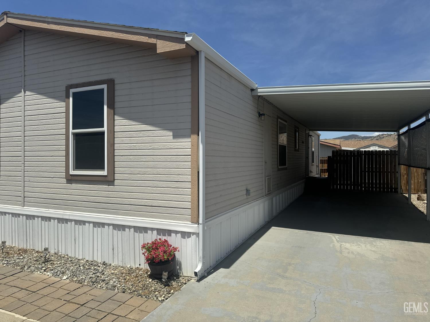 Manufactured Home in Tehachapi, photo 2 of 23