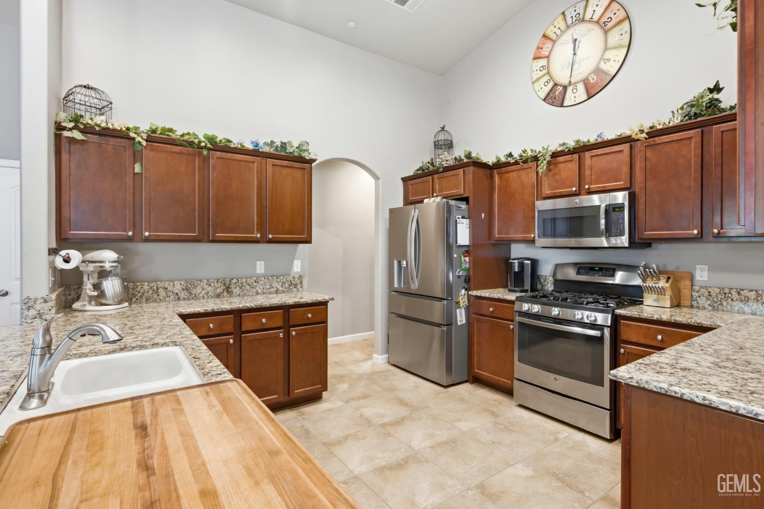 10112 Cranberry Isle Drive, Bakersfield, CA 93314 — photo 15