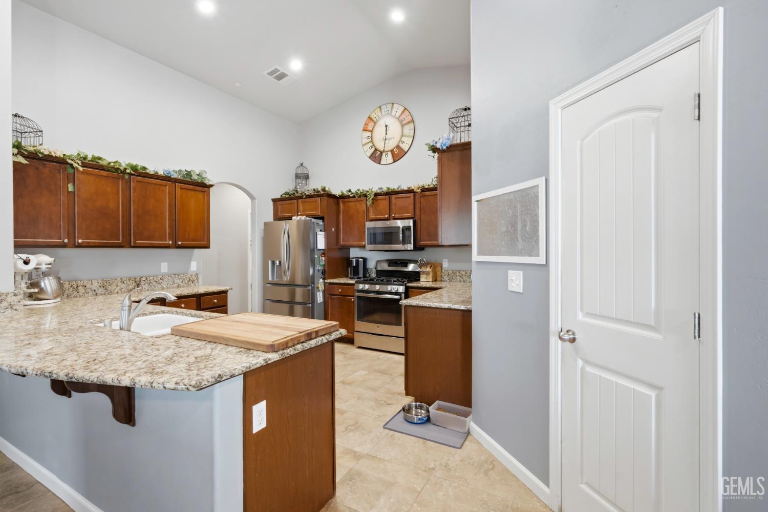10112 Cranberry Isle Drive, Bakersfield, CA 93314 — photo 14