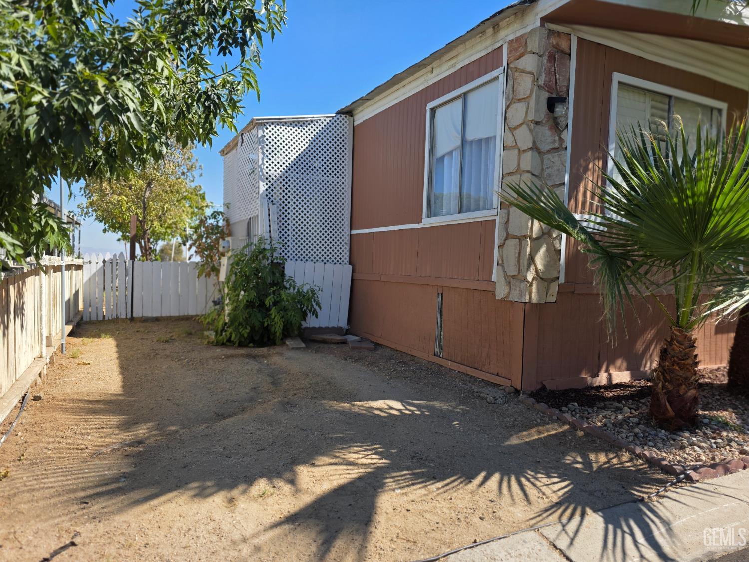 Mobile Home in Bakersfield, photo 5 of 19