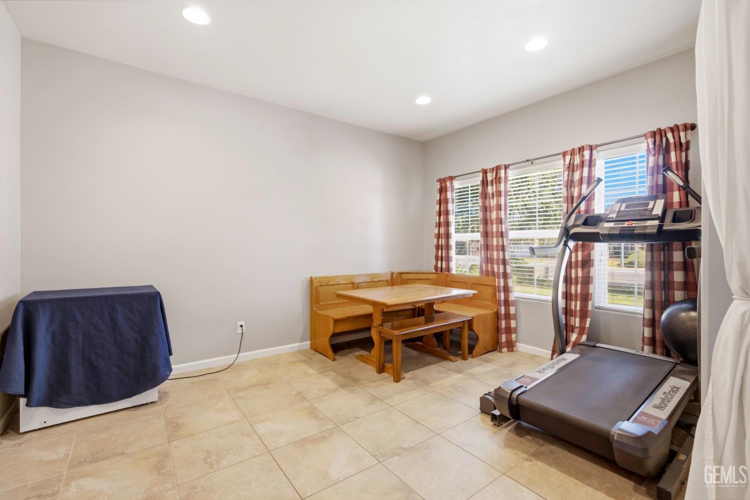 10112 Cranberry Isle Drive, Bakersfield, CA 93314 — photo 8